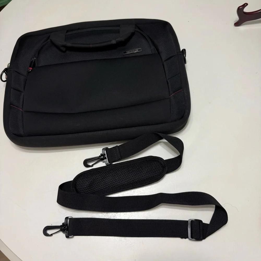 Samsonite laptop carry case w/adj straps un-used blk